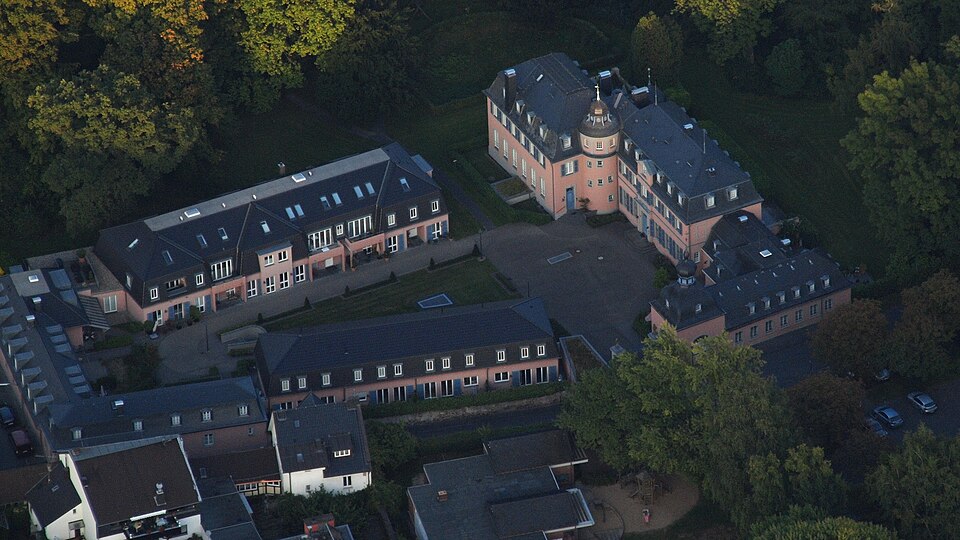 Schloss und Remise der ehemaligen Kommende Muffendorf