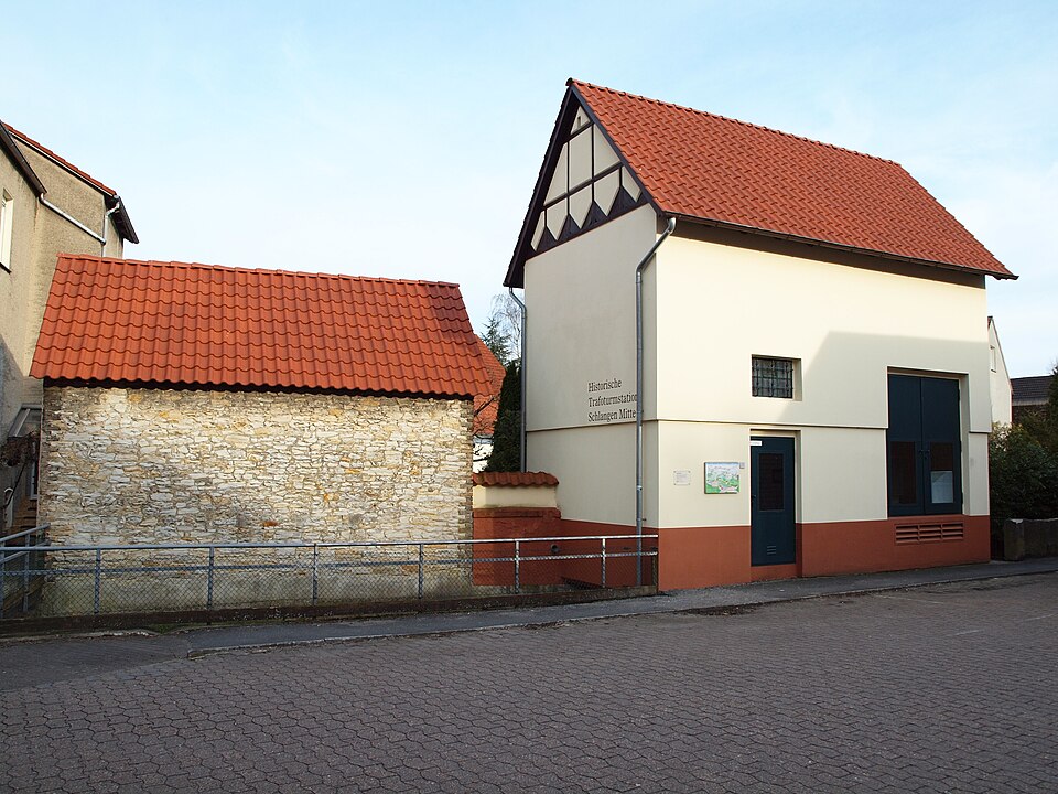 Historische Trafoturmstation Schlangen Mitte